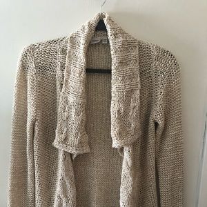 Summer weight sweater, great condition.